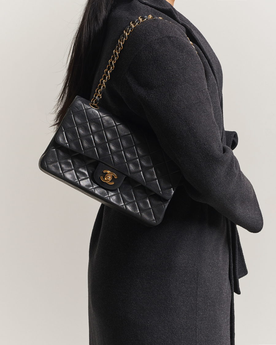 Homme | Chanel Pre-Owned Classic Double Flap Medium Lambskin Black | Chanel Pre-Owned | Classic Double Flap Medium Lambskin Black