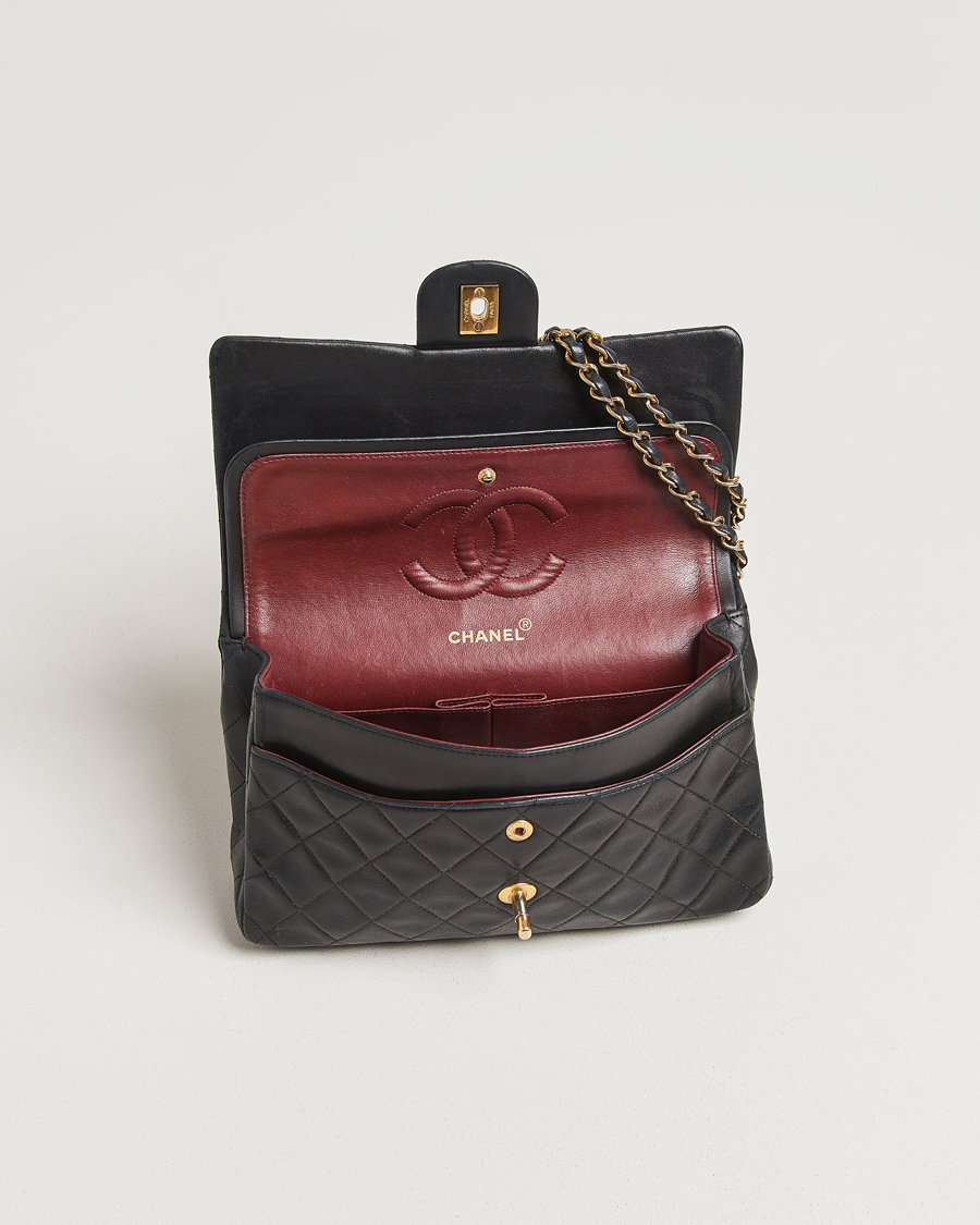 Homme | Chanel Pre-Owned Classic Double Flap Medium Lambskin Black | Chanel Pre-Owned | Classic Double Flap Medium Lambskin Black