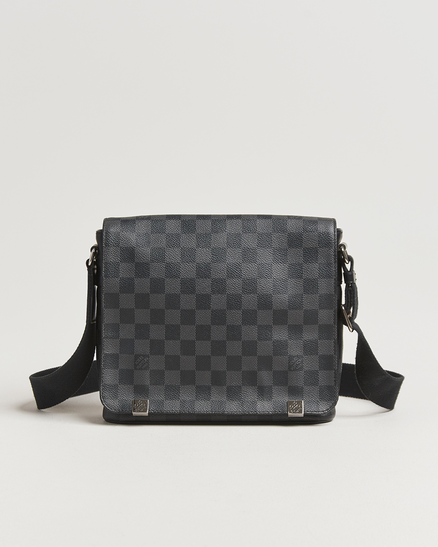 Homme | Louis Vuitton Pre-Owned District PM Messenger Bag Damier Graphite | Louis Vuitton Pre-Owned | District PM Messenger Bag Damier Graphite