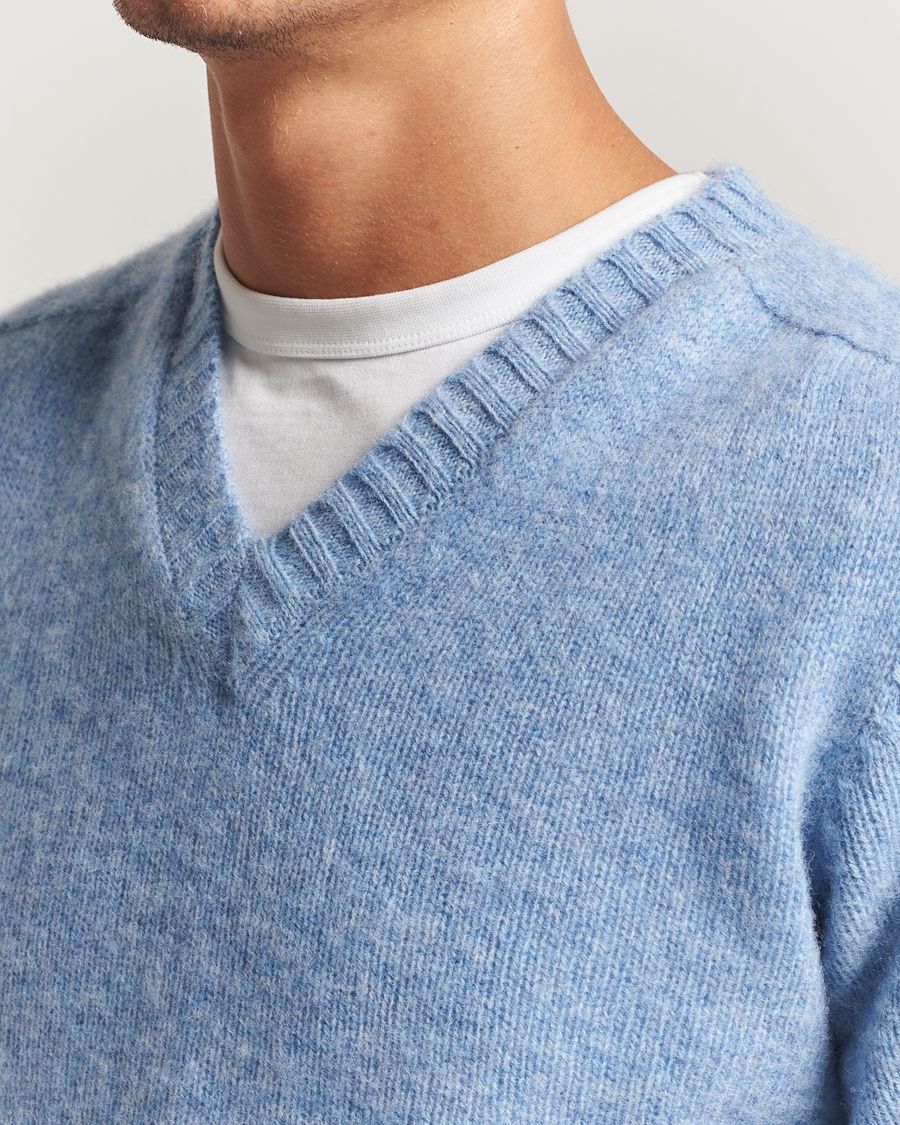 Homme | Pulls Et Tricots | Harley Of Scotland for Care of Carl | Harley Of Scotland Brushed Supersoft Lambswool V-Neck Light Blue