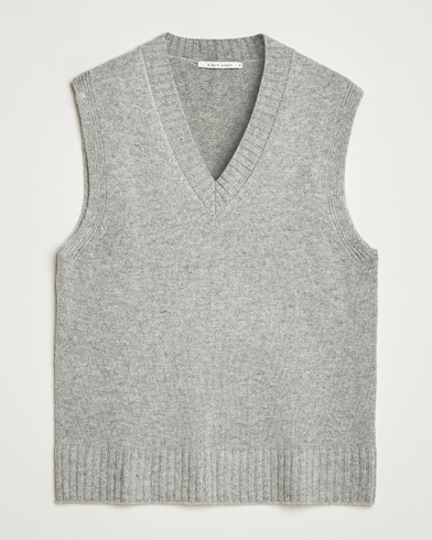 A Day's March Wigtown Lambswool V-Neck Vest Grey Melange – Gris
