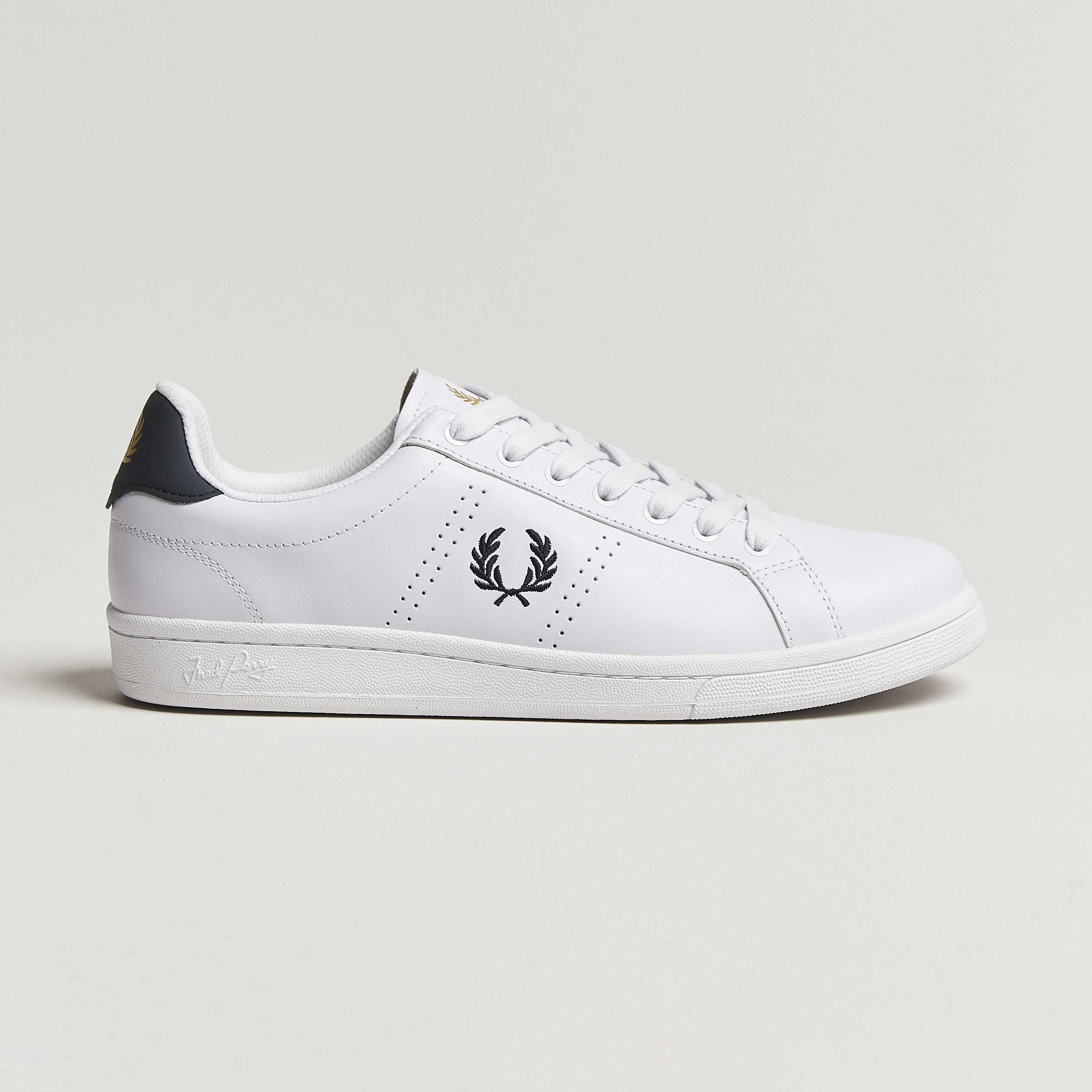 Fred perry cheap white leather