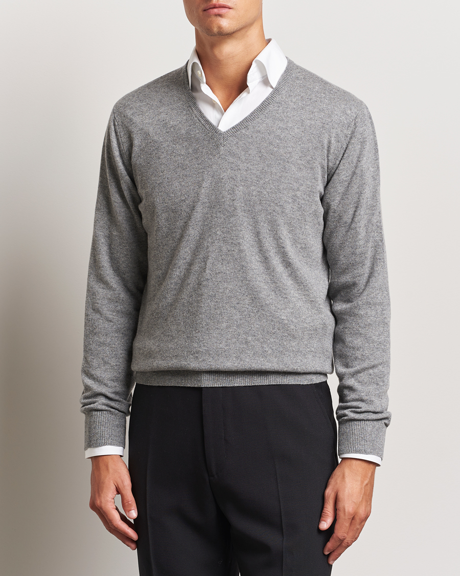 Homme |  | Piacenza Cashmere | Cashmere V Neck Sweater Light Grey