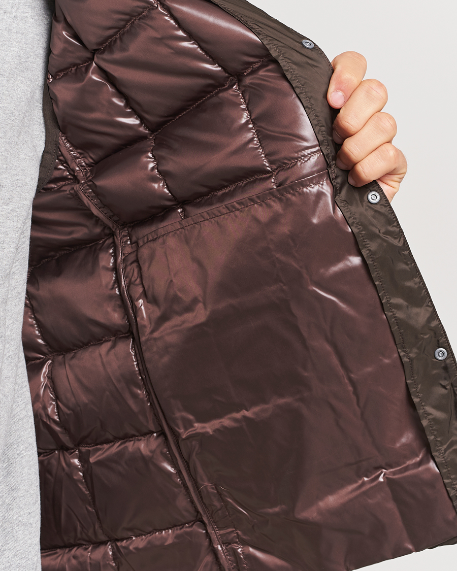 Homme | Manteaux Et Vestes | TAION | V-Neck Lightweight Down Vest Dark Choco