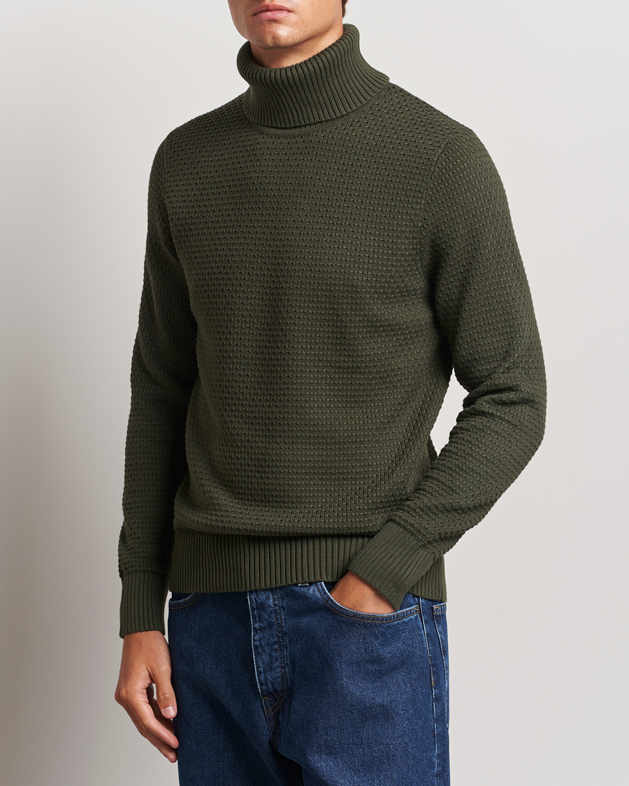 Homme | Business & Beyond - Casual | J.Lindeberg | Olivero Structure Cotton Turtleneck Forest Green