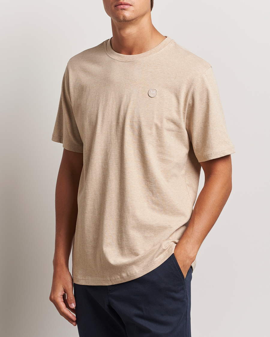 Homme |  | KnowledgeCotton Apparel | Loake Badge T-Shirt Safari Melange