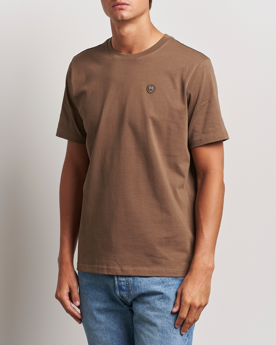 Homme |  | KnowledgeCotton Apparel | Loake Badge T-Shirt Brown