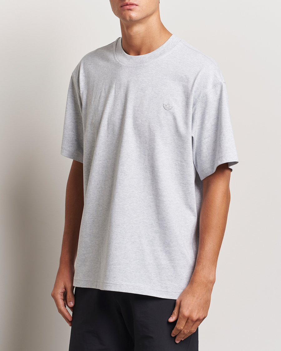 Homme |  | adidas Originals | Essential Crew Neck T-Shirt Light Grey