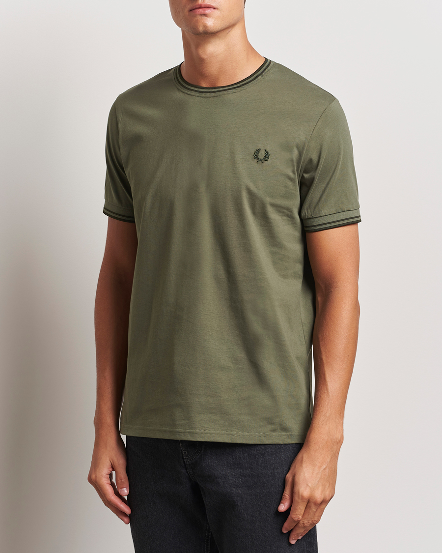 Homme |  | Fred Perry | Twin Tipped T-Shirt Laurel Green