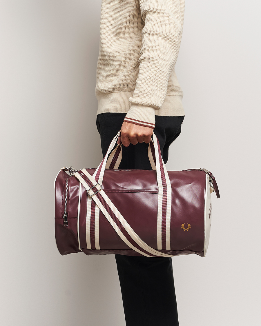 Homme |  | Fred Perry | Classic Barrel Bag Oxblood/Ecru