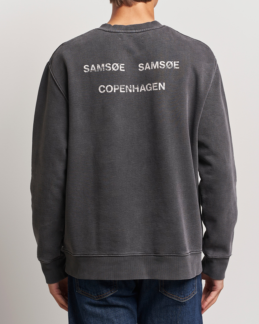 Homme |  | Samsøe Samsøe | Poetry Printed Crew Neck Sweatshirt Black Balance