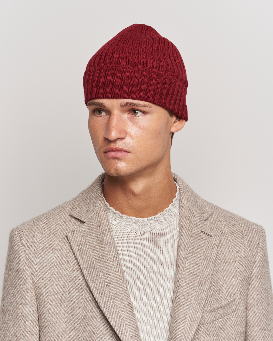 Homme |  | Piacenza Cashmere | Ribbed Cashmere Beanie Burgundy