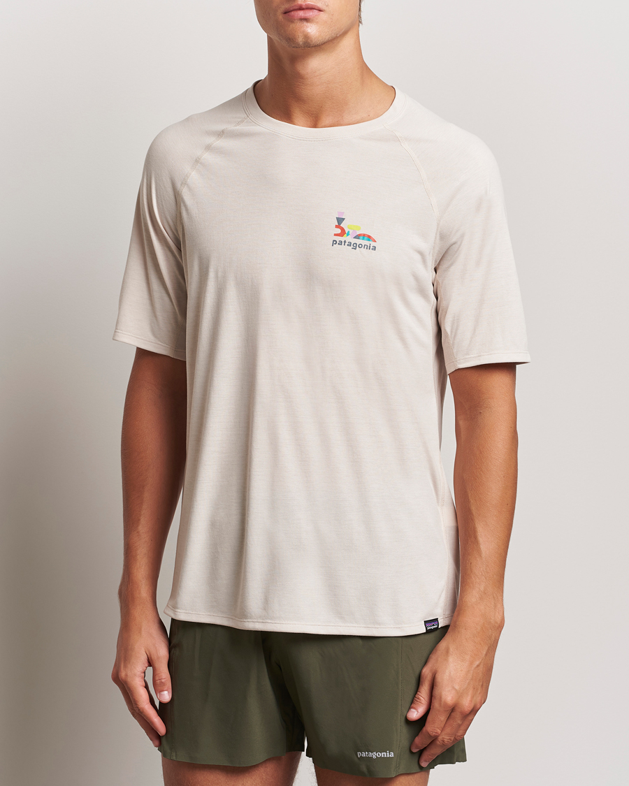 Homme | T-shirts À Manches Courtes | Patagonia | Short Sleeve Cap Cool Trail Graphic Shirt Pumice