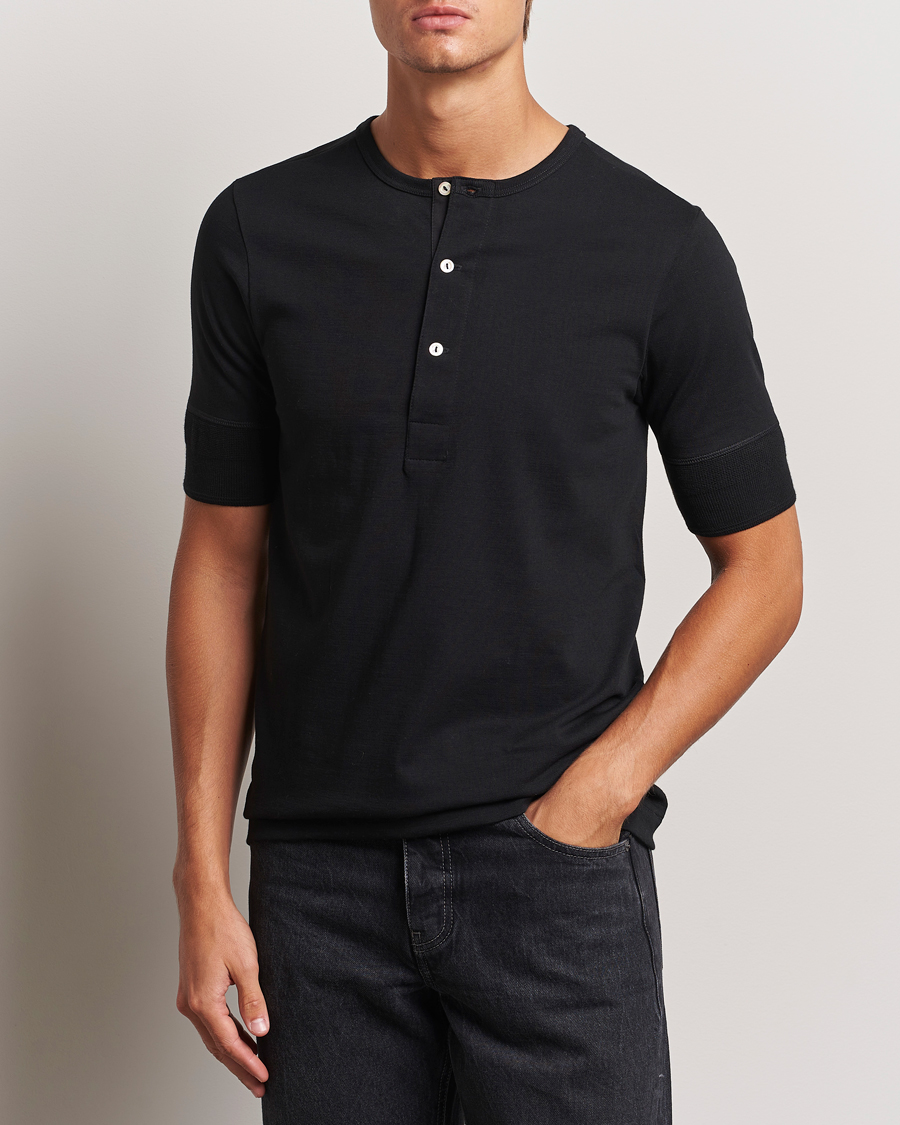 Homme |  | Merz b. Schwanen | Short Sleeve Organic Cotton Henley Black