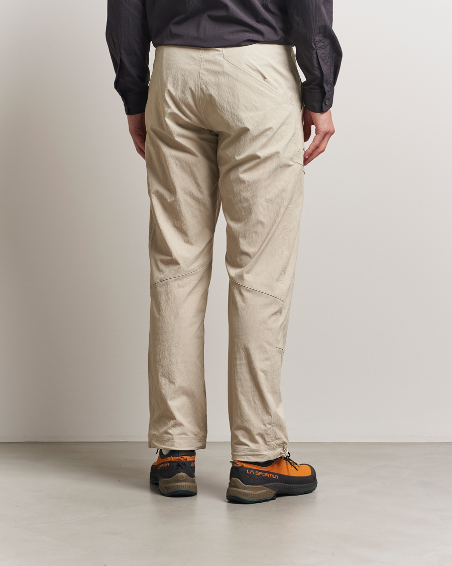 Homme | Pantalons | Klättermusen | Asar Function Pants Fossil Tan