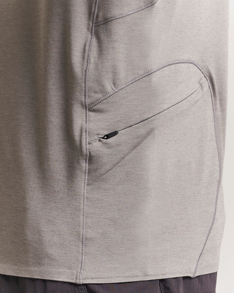 Homme | T-shirts | Oakley | Latitude Flight Shell T-Shirt Cement