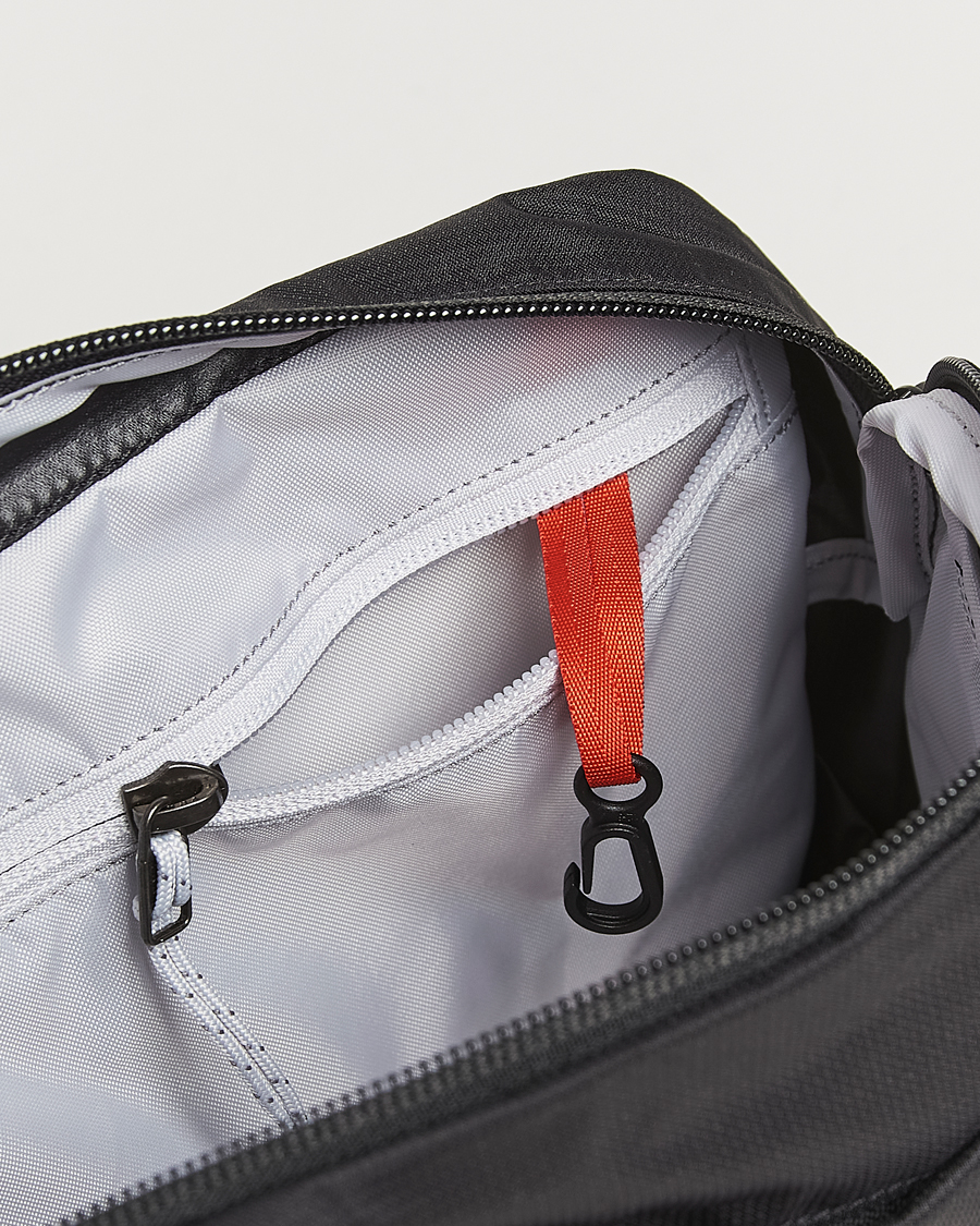 Homme | Arc'teryx Heliad Crossbody Bag Black | Arc'teryx | Heliad Crossbody Bag Black