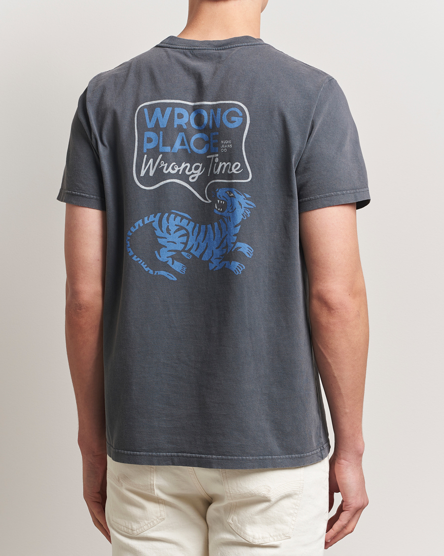 Homme | T-shirts | Nudie Jeans | Roy Wrong Place T-Shirt Antracite