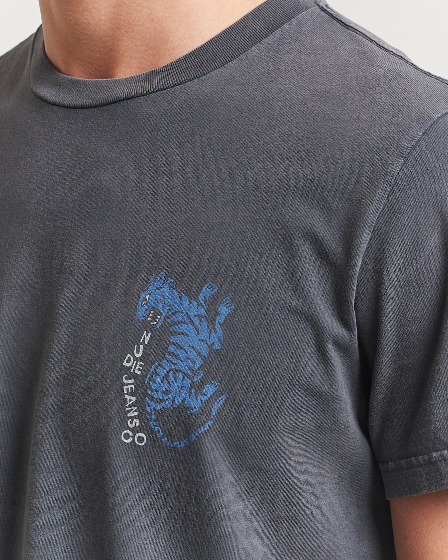 Homme | T-shirts | Nudie Jeans | Roy Wrong Place T-Shirt Antracite