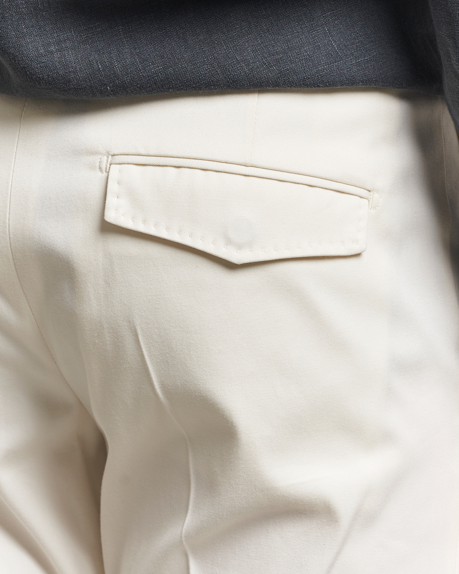 Homme | Pantalons | Tiger of Sweden | Tenuta Pleated Cotton Trousers Soft White