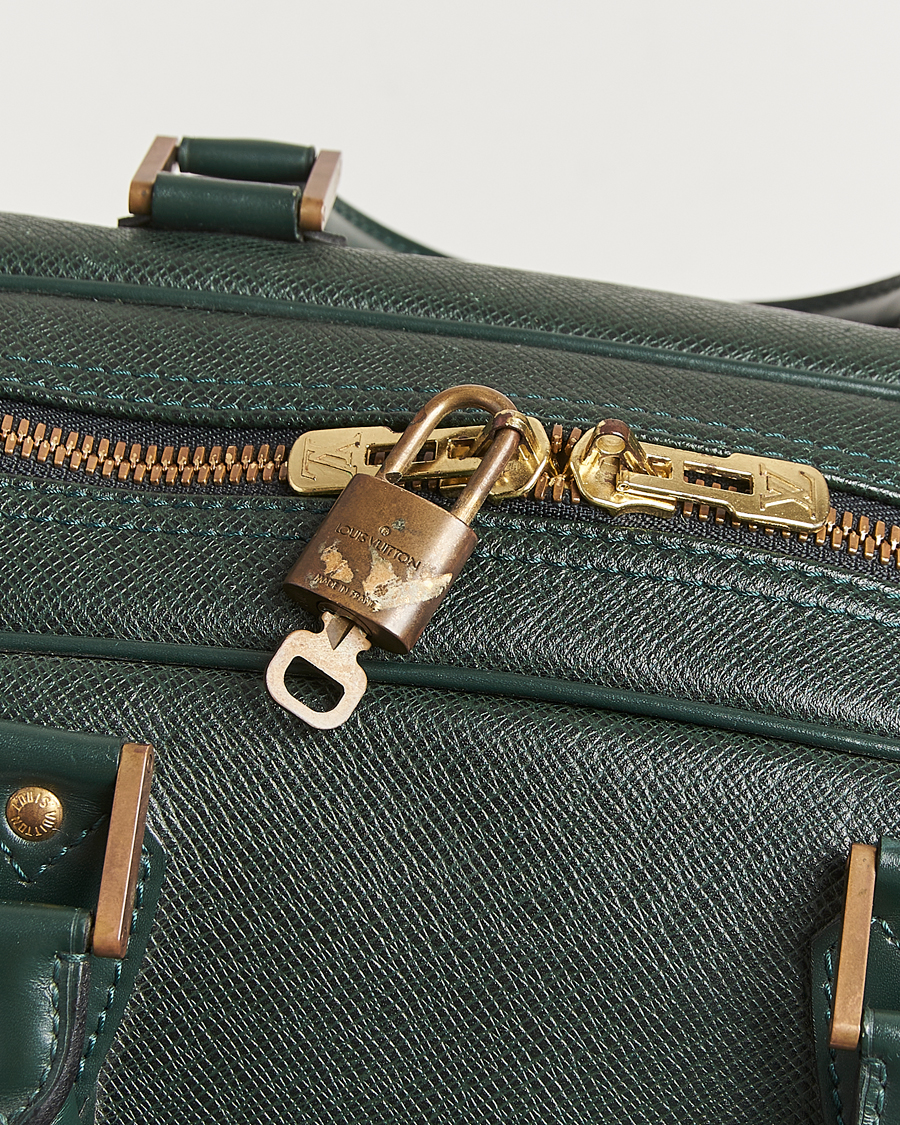 Homme | Louis Vuitton Pre-Owned Taiga Kendall GM Weekend Bag Green | Louis Vuitton Pre-Owned | Taiga Kendall GM Weekend Bag Green